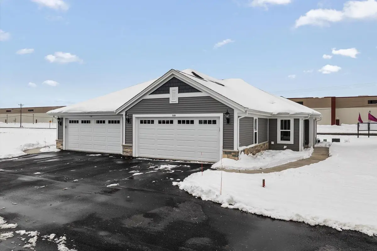 516 Hunter Oaks BOULEVARD #0802, Watertown, WI 53094 - #1