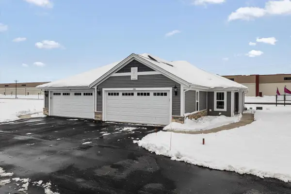 516 Hunter Oaks BOULEVARD #0802, Watertown, WI 53094