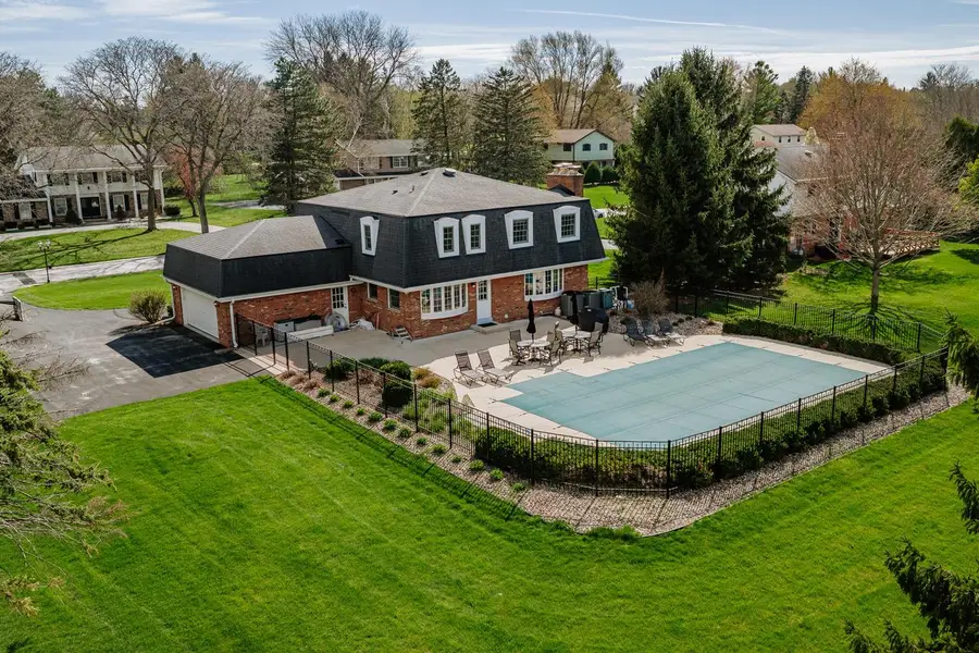 18510 Surrey LANE, Brookfield, WI 53045 - #2