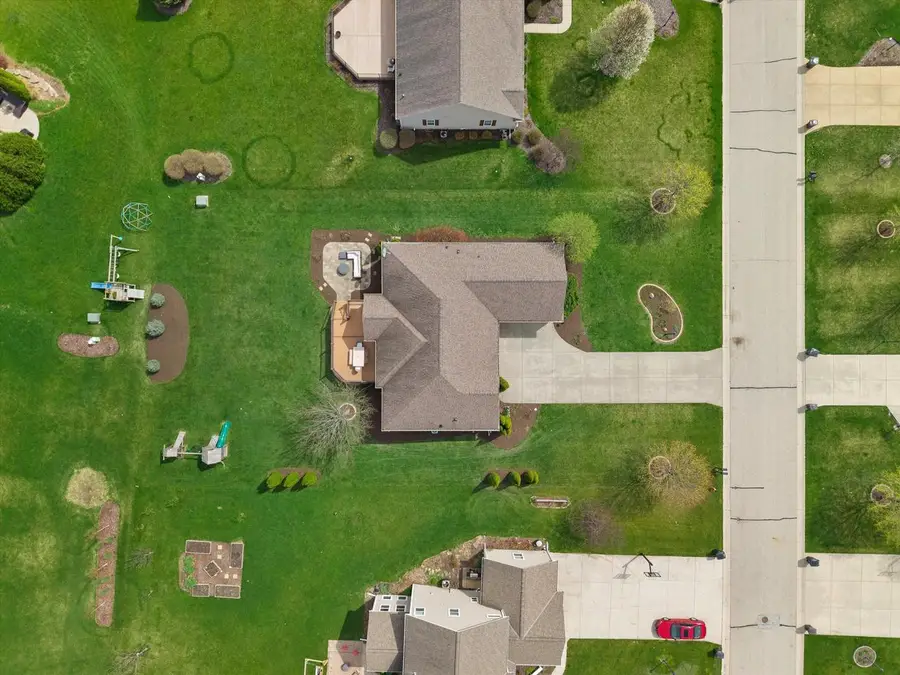 N42W22814 Beacon COURT, Pewaukee, WI 53072 - #2