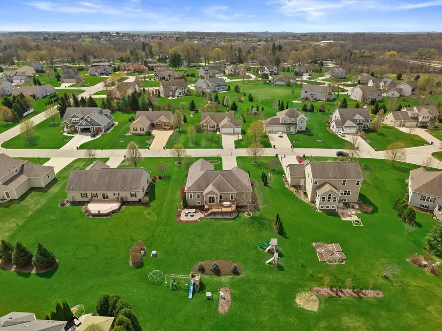 N42W22814 Beacon COURT, Pewaukee, WI 53072 - #3