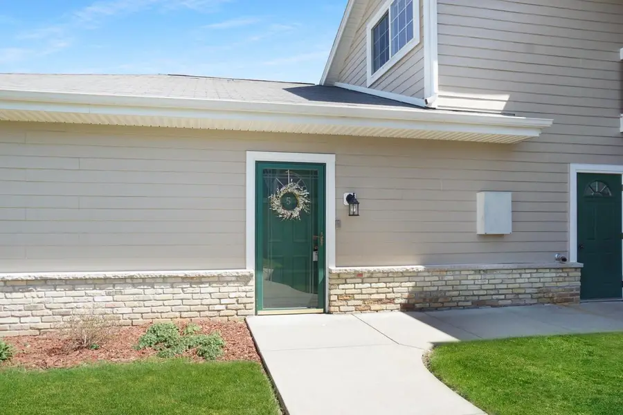 1030 River Place BOULEVARD #5, Waukesha, WI 53189 - #2