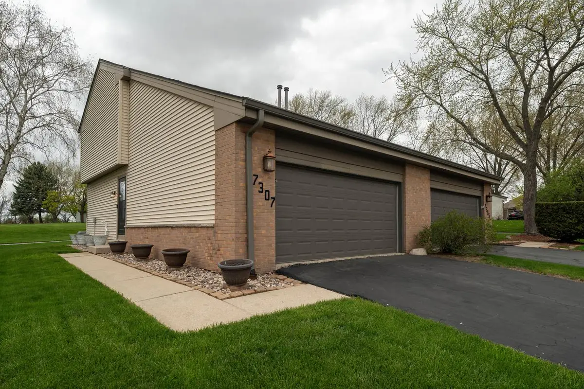 7307 Delaine DRIVE, Oak Creek, WI 53154 - #1