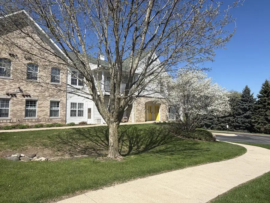 2712 Northview ROAD #119, Waukesha, WI 53188 - #3