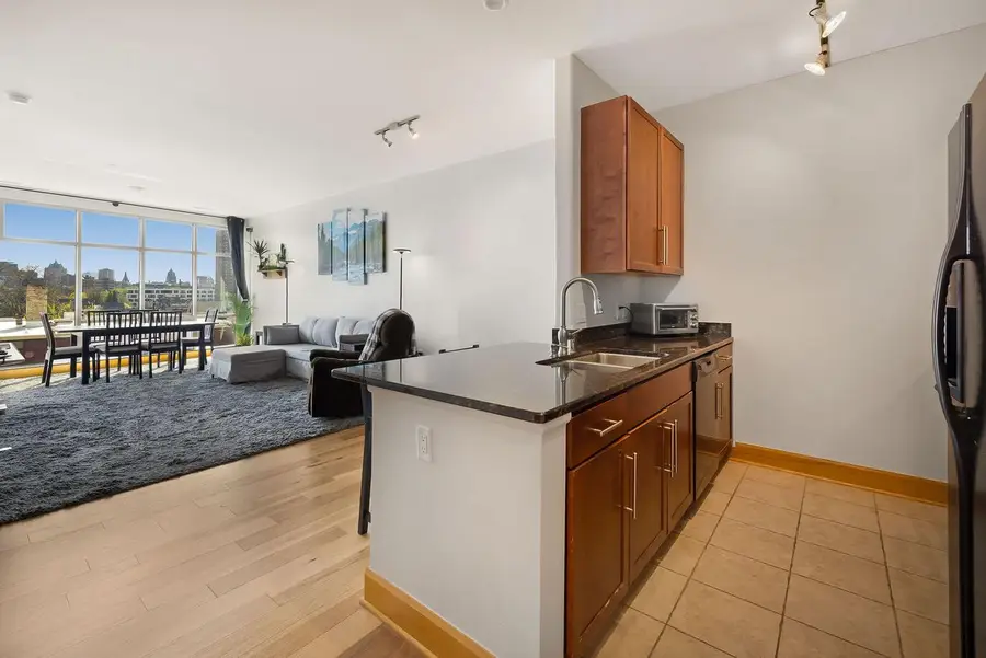 1550 Royall PLACE #403, Milwaukee, WI 53202 - #2