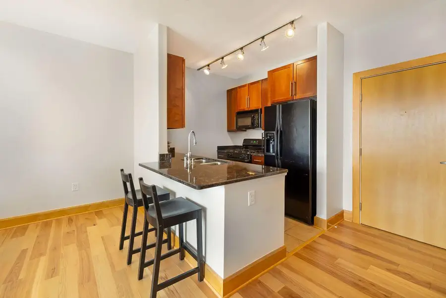 1550 Royall PLACE #403, Milwaukee, WI 53202 - #3