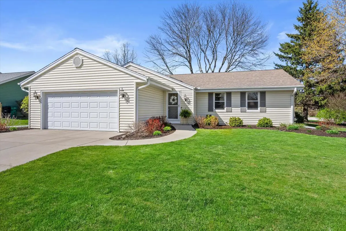 N76W15272 Prairie LANE, Menomonee Falls, WI 53051 - #1