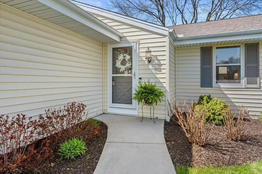 N76W15272 Prairie LANE, Menomonee Falls, WI 53051 - #2