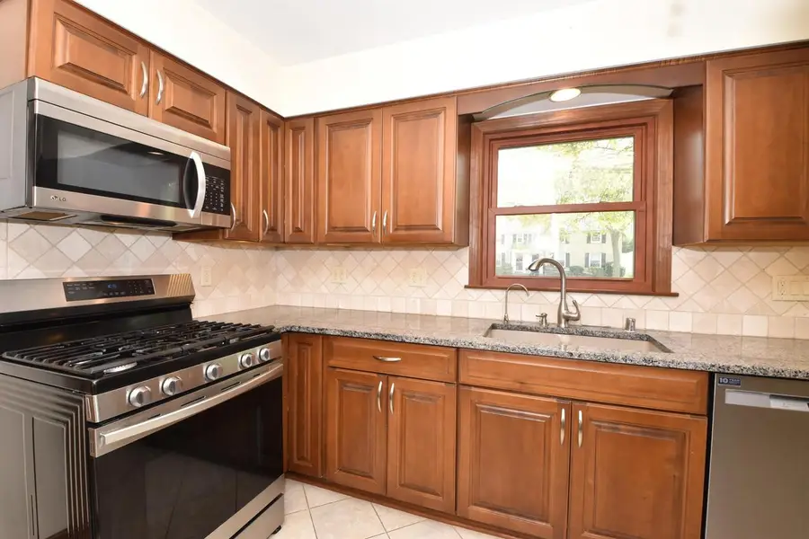 1227 Kensington BOULEVARD #4495 N Ardmore Av, Shorewood, WI 53211 - #3