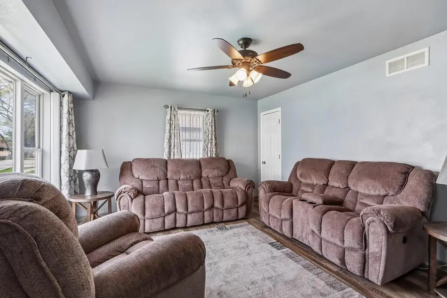 8221 Carmen AVENUE, Milwaukee, WI 53218 - #2