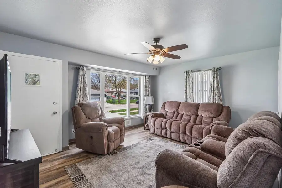 8221 Carmen AVENUE, Milwaukee, WI 53218 - #3