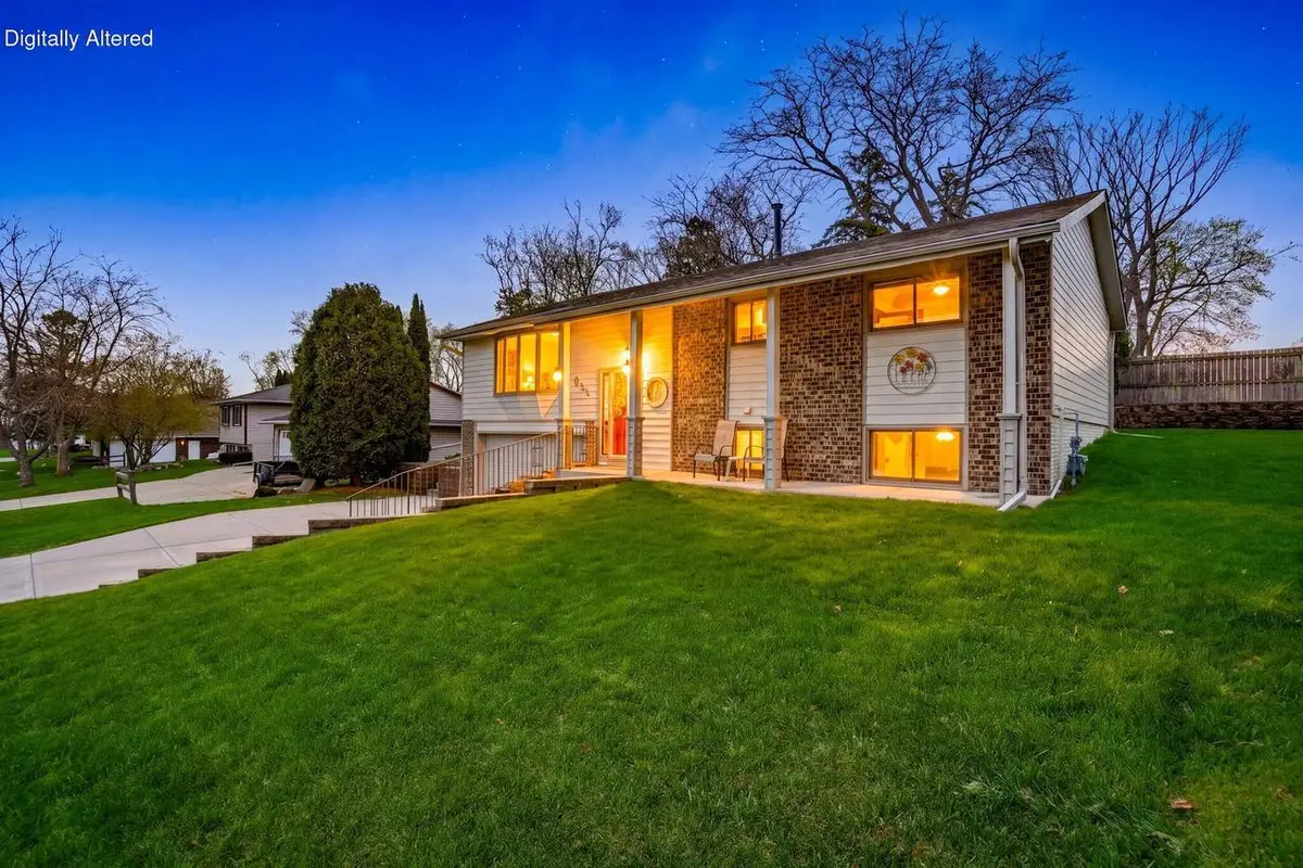 321 Lakeview ROAD, South Milwaukee, WI 53172 - #1