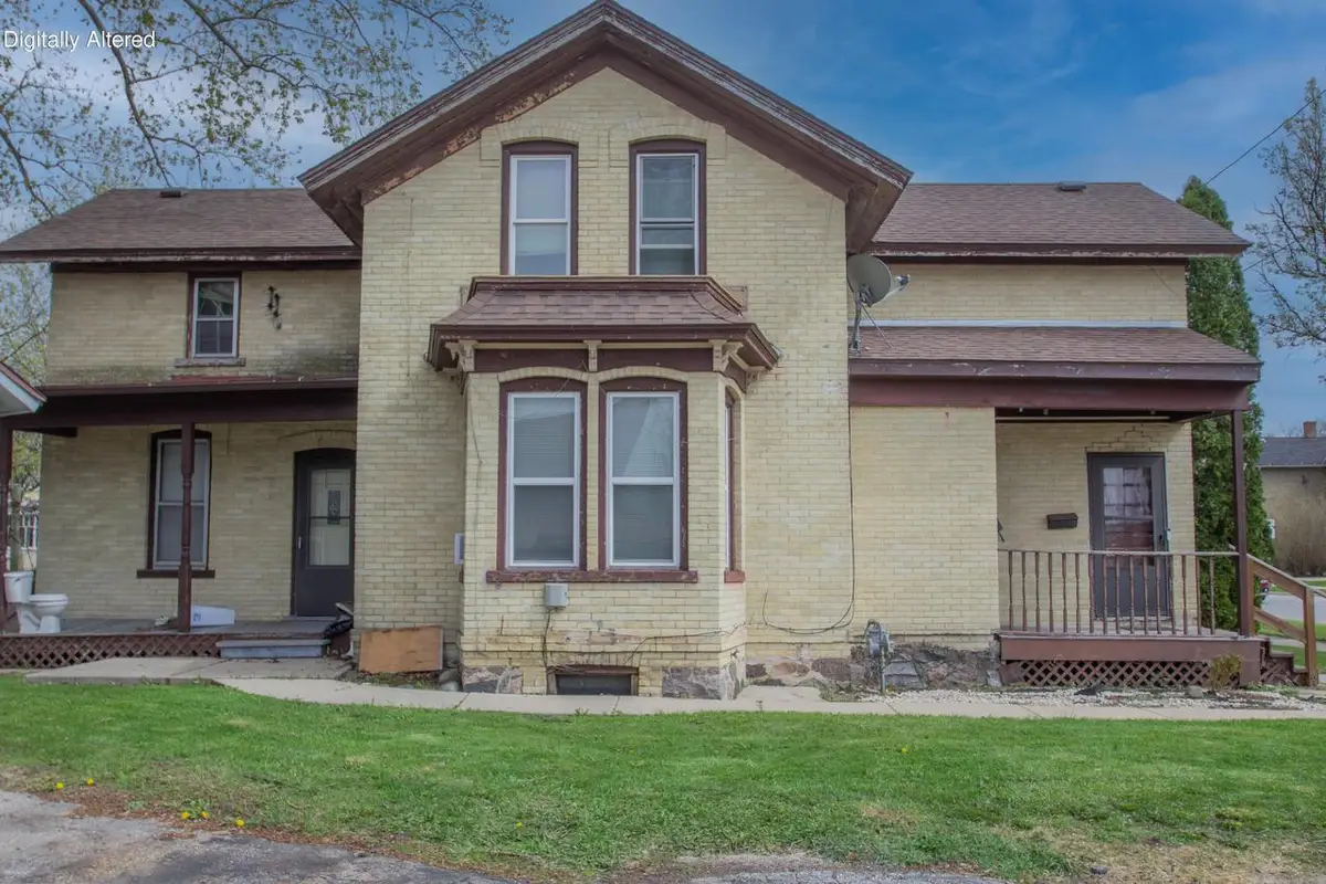908 Main STREET, Watertown, WI 53094 - #1