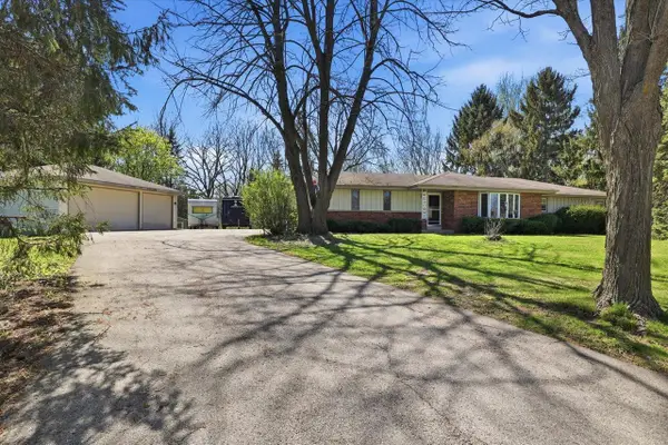 5845 Oxford LANE, New Berlin, WI 53146