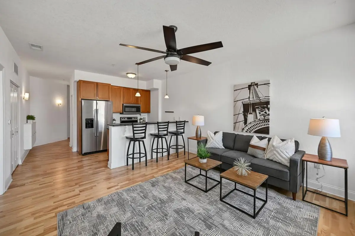 606 Wisconsin AVENUE #303, Milwaukee, WI 53203 - #1