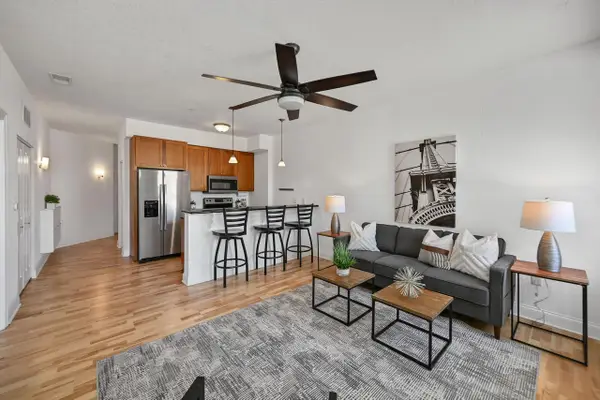606 Wisconsin AVENUE #303, Milwaukee, WI 53203