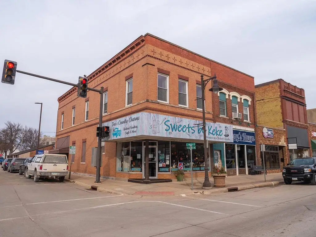 2 E Main STREET, New Hampton, IA 50659 - #1