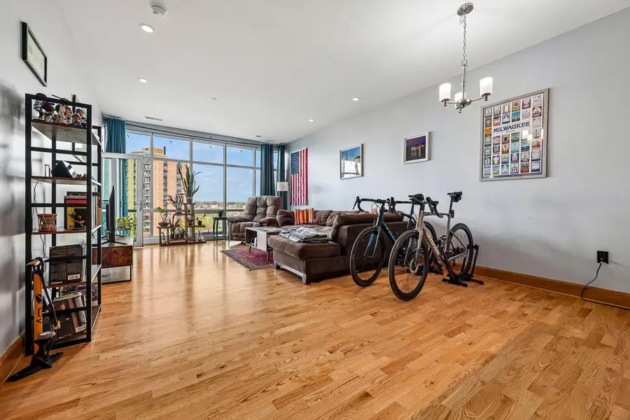 1550 Royall PLACE #607, Milwaukee, WI 53202 - #2