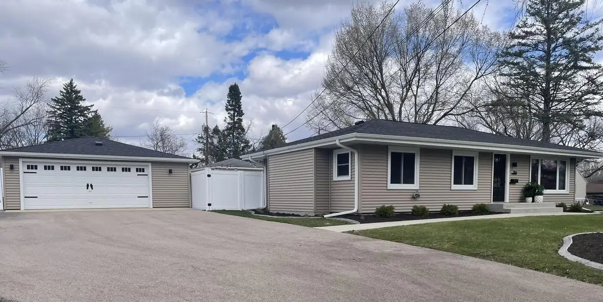 814 Chicago STREET, Whitewater, WI 53190 - #1
