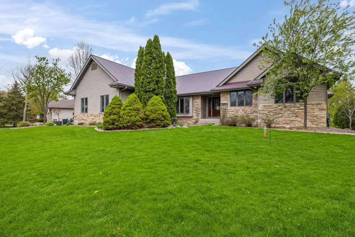135 Pinnacle DRIVE, Lake Mills, WI 53551 - #1