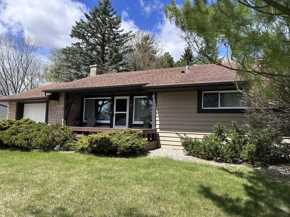 1426 Beverly LANE, West Bend, WI 53090 - #1