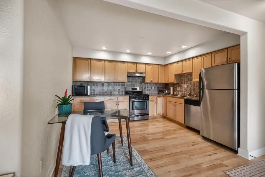 2121 Cambridge AVENUE #214, Milwaukee, WI 53202 - #2