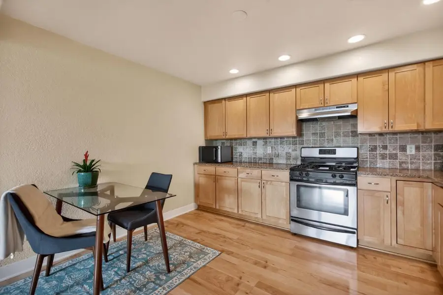 2121 Cambridge AVENUE #214, Milwaukee, WI 53202 - #3
