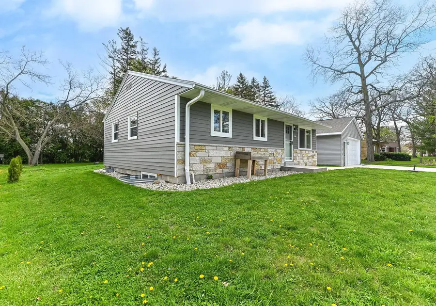 1624 Woodside DRIVE, New Berlin, WI 53151 - #3