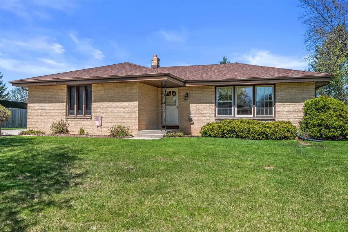 7002 Lindner DRIVE, Franklin, WI 53132 - #1