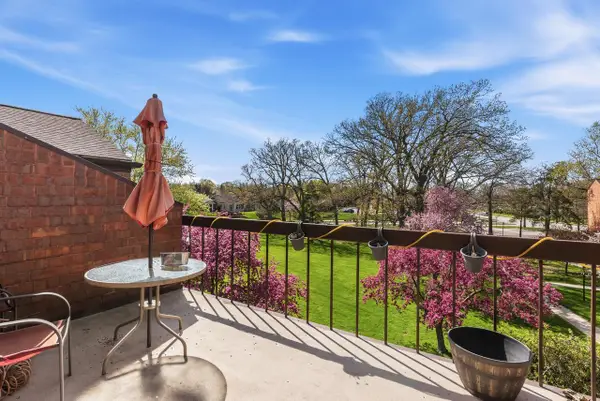 5200 Tuckaway BOULEVARD #300, Greenfield, WI 53221