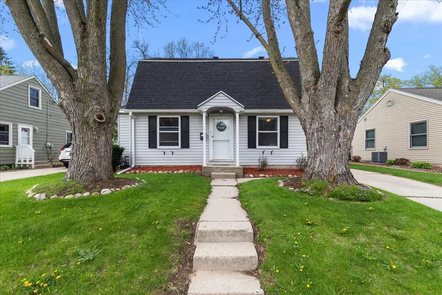 608 Pennsylvania AVENUE, West Bend, WI 53095 - #2