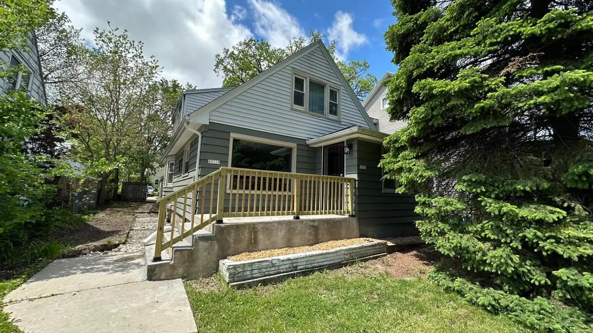 4951 36th STREET, Hartland, WI 53029 - #1