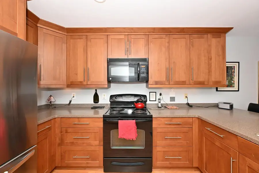 1600 Green Tree ROAD #202, Glendale, WI 53209 - #3