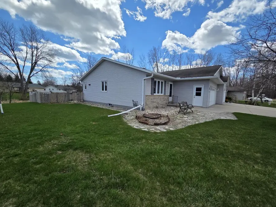2209 Virginia DRIVE, Manitowoc, WI 54220 - #2