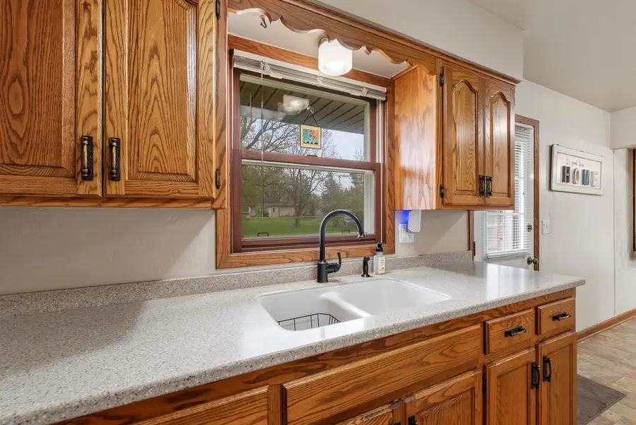 W202N9524 Club CIRCLE, Menomonee Falls, WI 53051 - #2