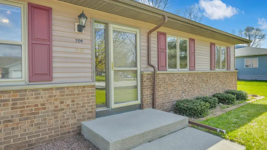 209 Beth CIRCLE, Plymouth, WI 53073 - #3