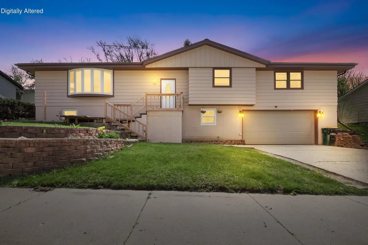 1513 Roosevelt DRIVE, West Bend, WI 53090 - #1