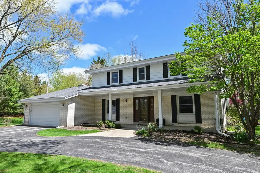 2490 De Carlin DRIVE, Brookfield, WI 53045 - #2