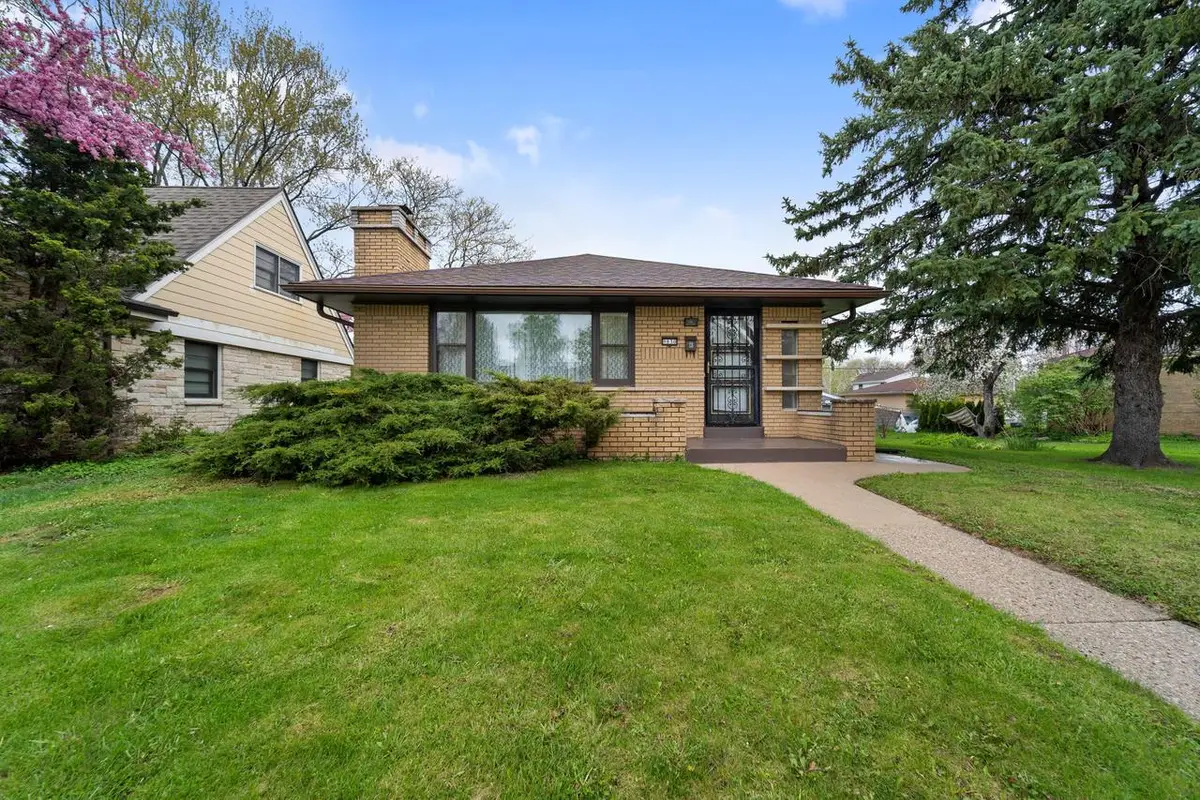 9830 Metcalf PLACE, Milwaukee, WI 53222 - #1