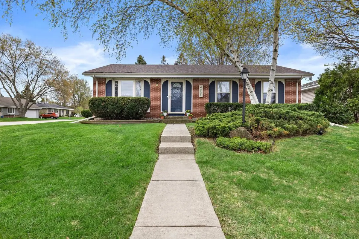4901 Regal COURT, Racine, WI 53406 - #1