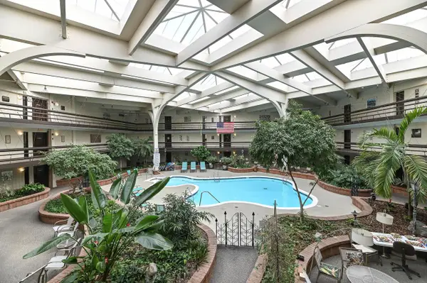 5200 Tuckaway BOULEVARD #240, Greenfield, WI 53221