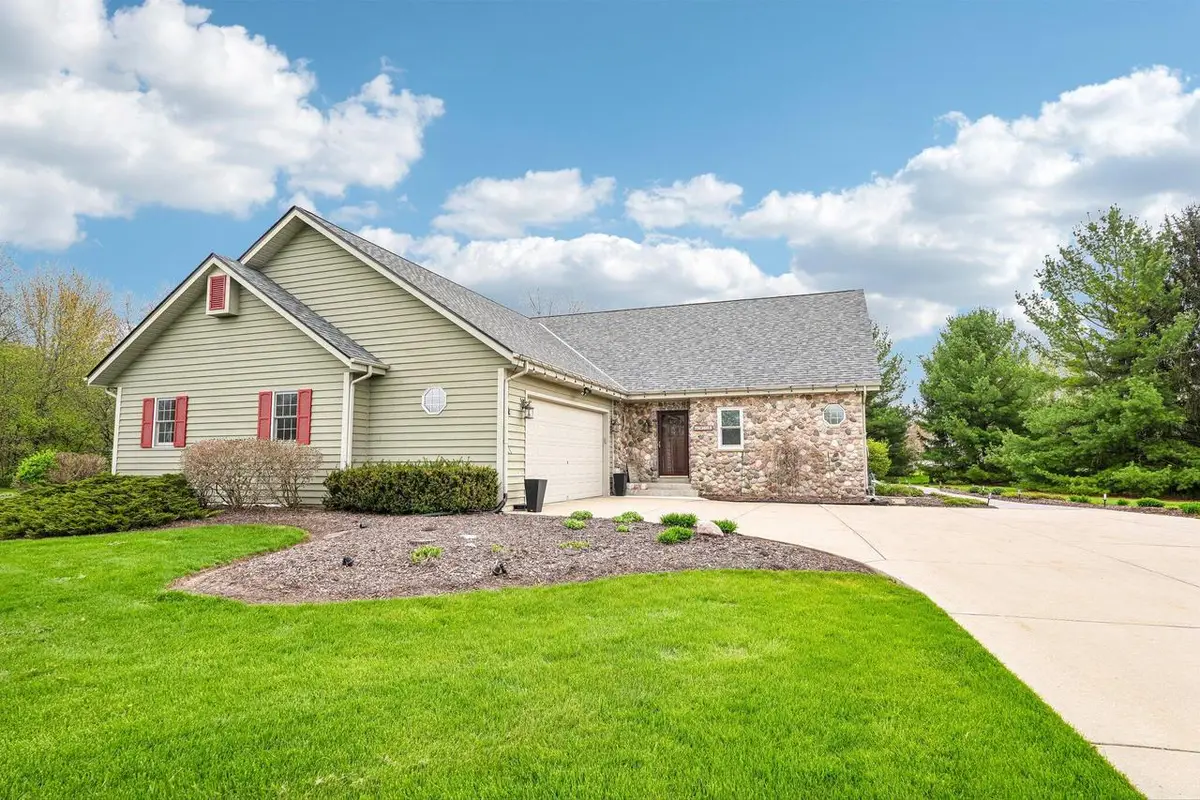 N43W33183 Glen Parc CIRCLE, Nashotah, WI 53058 - #1