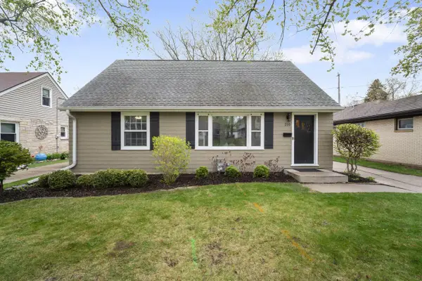 210 90th STREET, Milwaukee, WI 53226