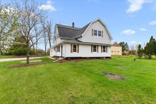 2185 Newark DRIVE, West Bend, WI 53090