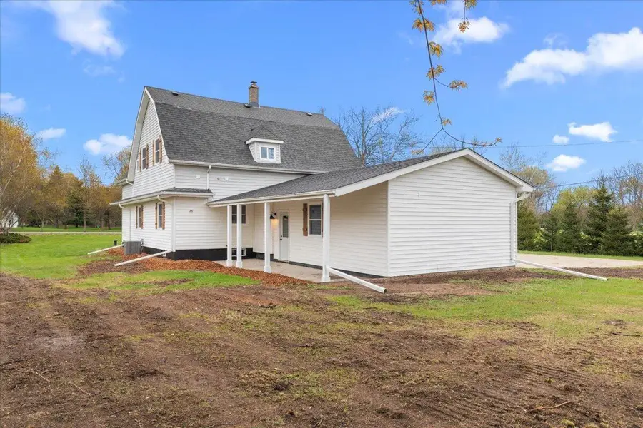 2185 Newark DRIVE, West Bend, WI 53090 - #2