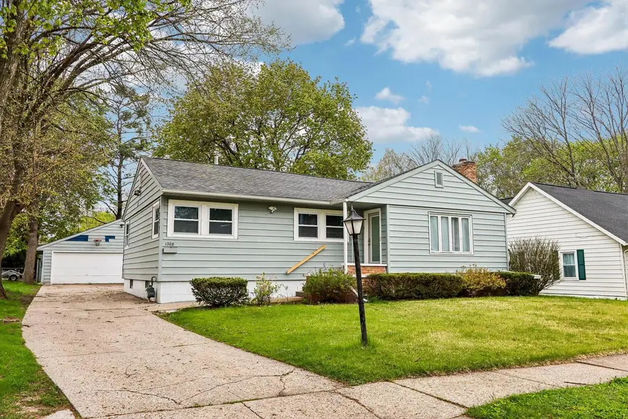 1208 Barnes STREET, Delavan, WI 53115 - #3