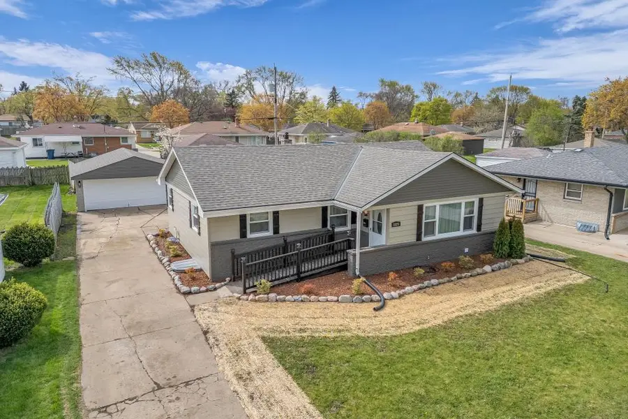 8229 Green Tree ROAD, Milwaukee, WI 53223 - #2