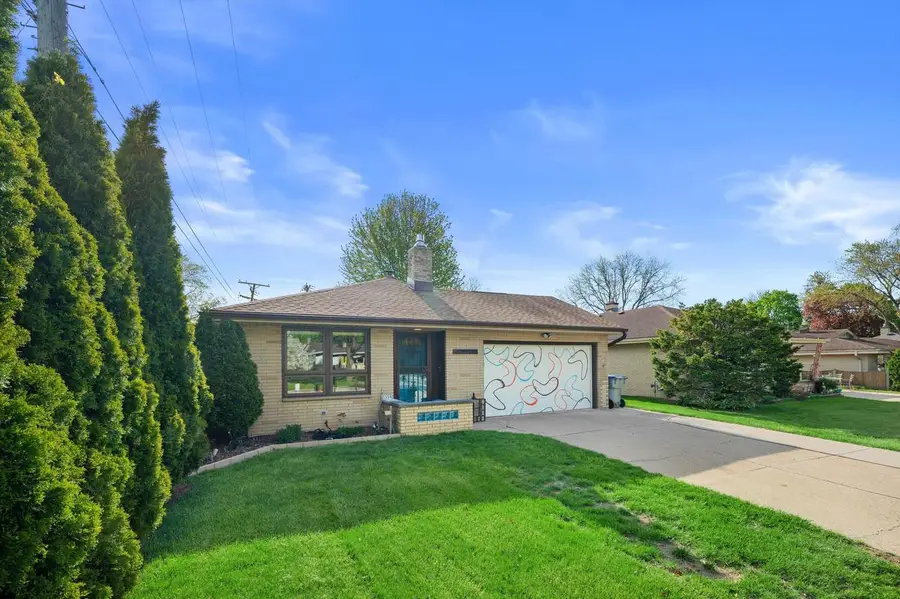 3334 Argonne DRIVE, Milwaukee, WI 53222 - #3