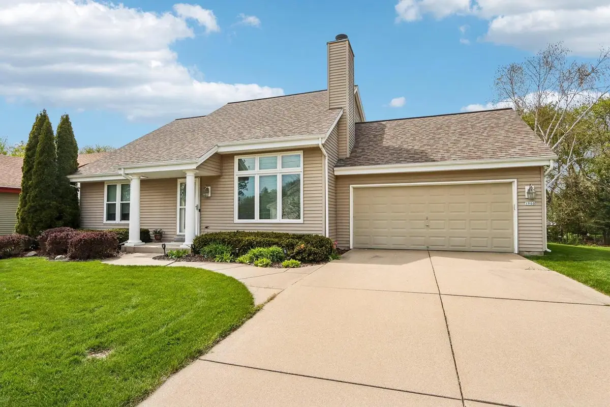 1900 Wexford LANE, Waukesha, WI 53186 - #1