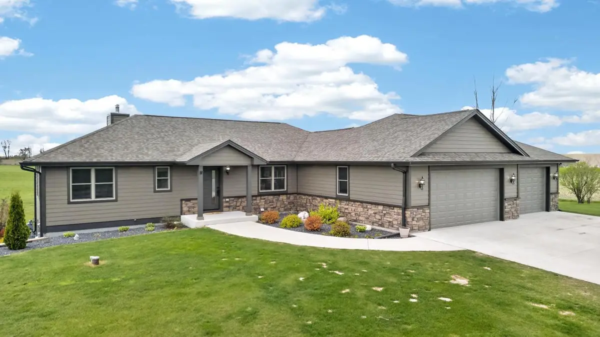 W5791 Prairie View DRIVE, Random Lake, WI 53075 - #1